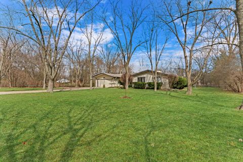 Tiny photo for 180 Crescent Knoll Drive, Green Oaks, IL 60048 (MLS # 12643226)