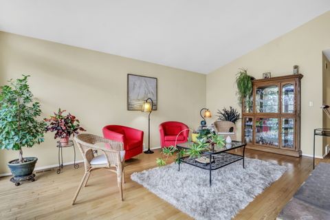 Tiny photo for 180 Crescent Knoll Drive, Green Oaks, IL 60048 (MLS # 12643226)