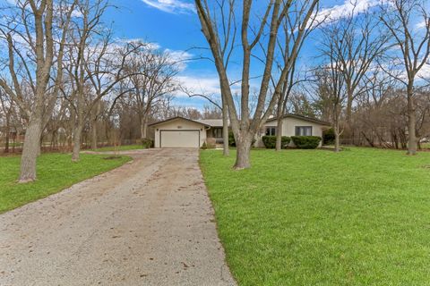 Tiny photo for 180 Crescent Knoll Drive, Green Oaks, IL 60048 (MLS # 12643226)