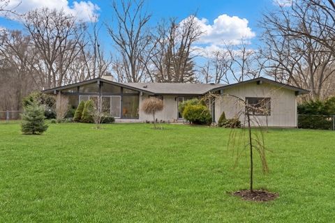 Tiny photo for 180 Crescent Knoll Drive, Green Oaks, IL 60048 (MLS # 12643226)