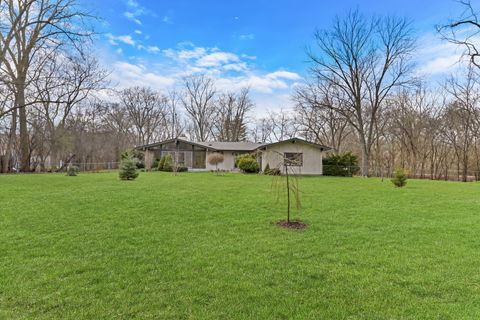 Tiny photo for 180 Crescent Knoll Drive, Green Oaks, IL 60048 (MLS # 12643226)
