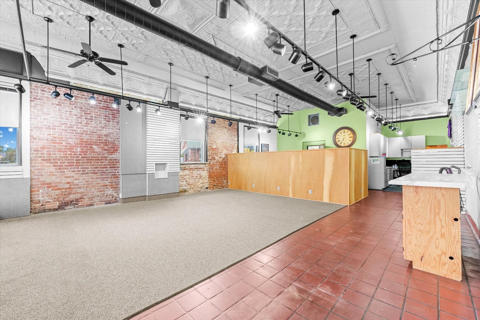 101 E Sangamon Avenue
