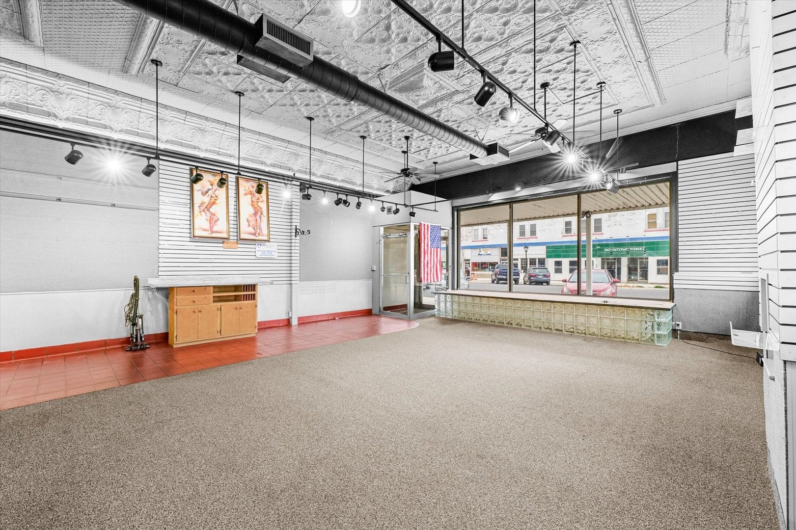 101 E Sangamon Avenue