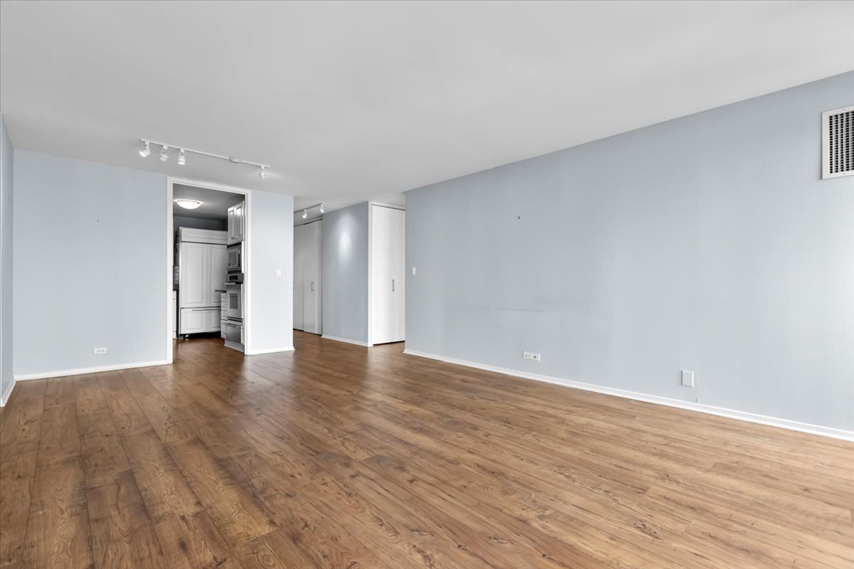 1660 N LaSalle Drive 1608