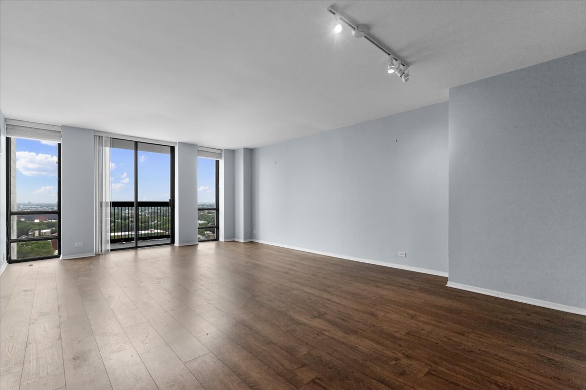1660 N LaSalle Drive 1608