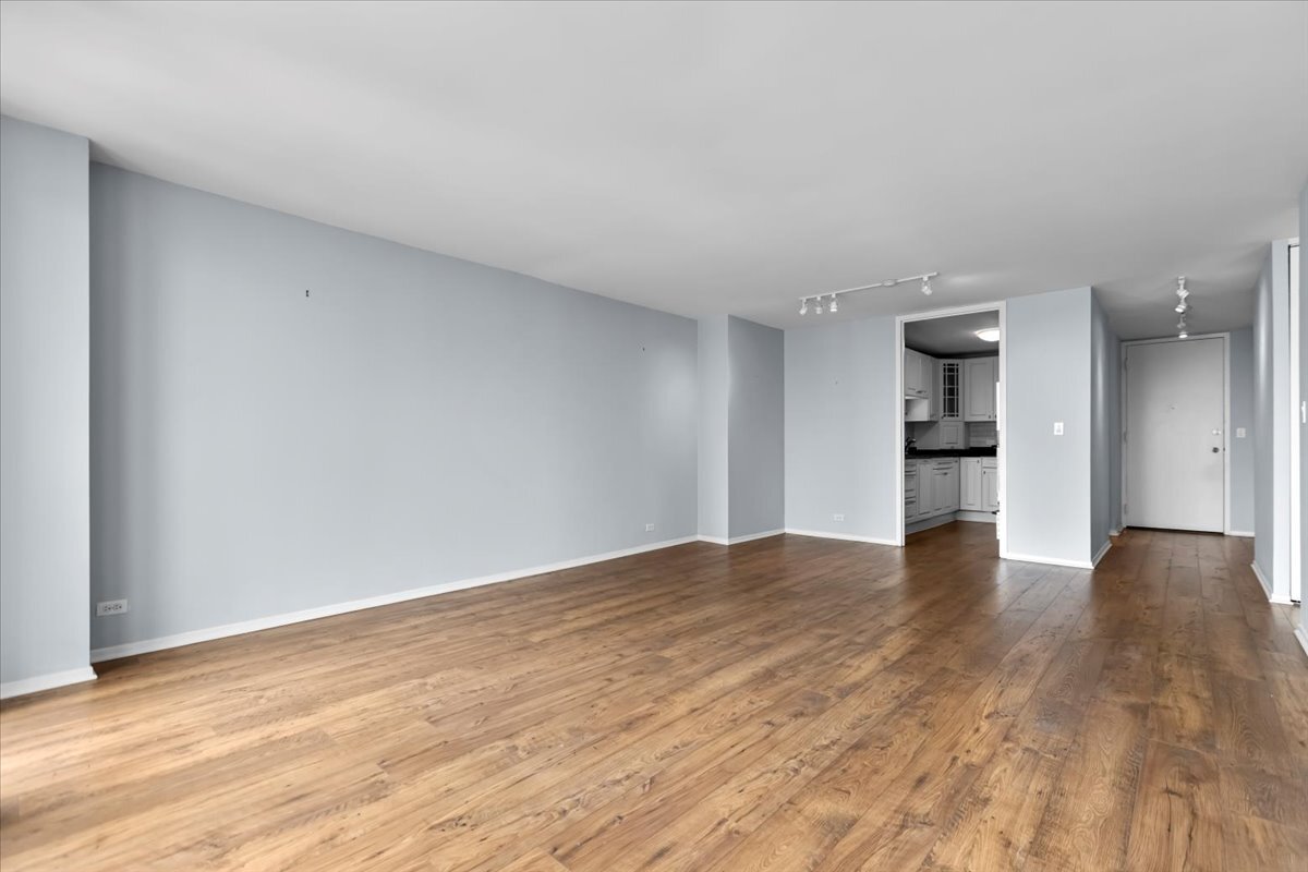 1660 N LaSalle Drive 1608