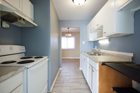 Tiny photo for 1119 S Curtis Avenue #E51, Kankakee, IL 60901 (MLS # 12554293)