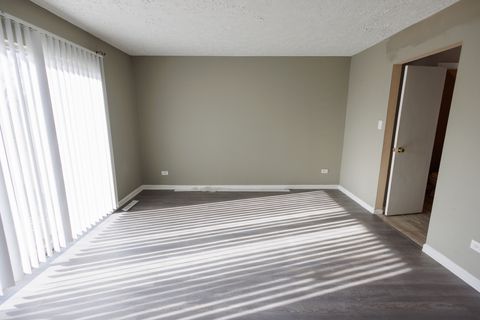 Tiny photo for 1119 S Curtis Avenue #E51, Kankakee, IL 60901 (MLS # 12554293)