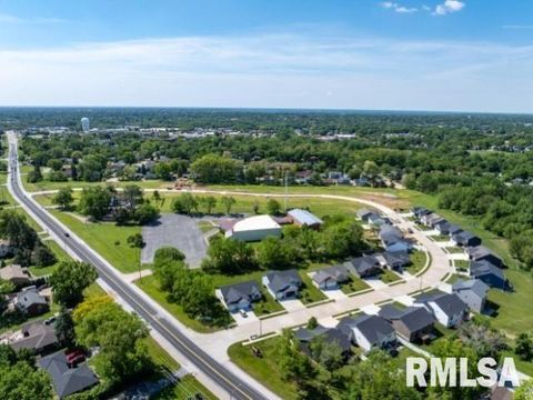 Tiny photo for 4718 WILLOW Circle, Davenport, IA 52806 (MLS # QC4269996)