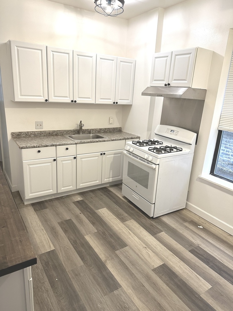 1418 W Lexington Street 2F