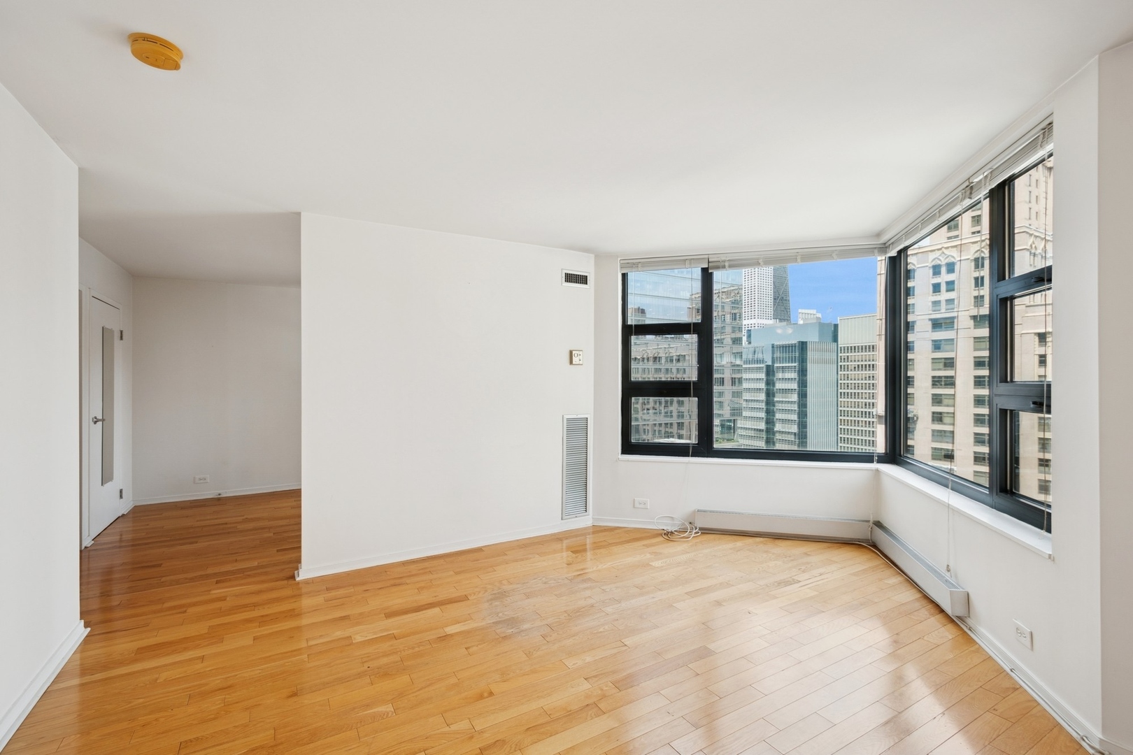 401 E Ontario Street 1805