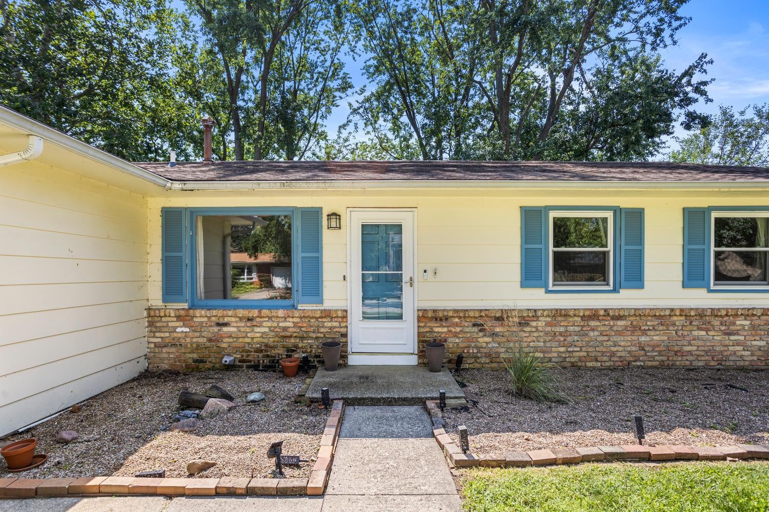2305 GLENOAK Drive