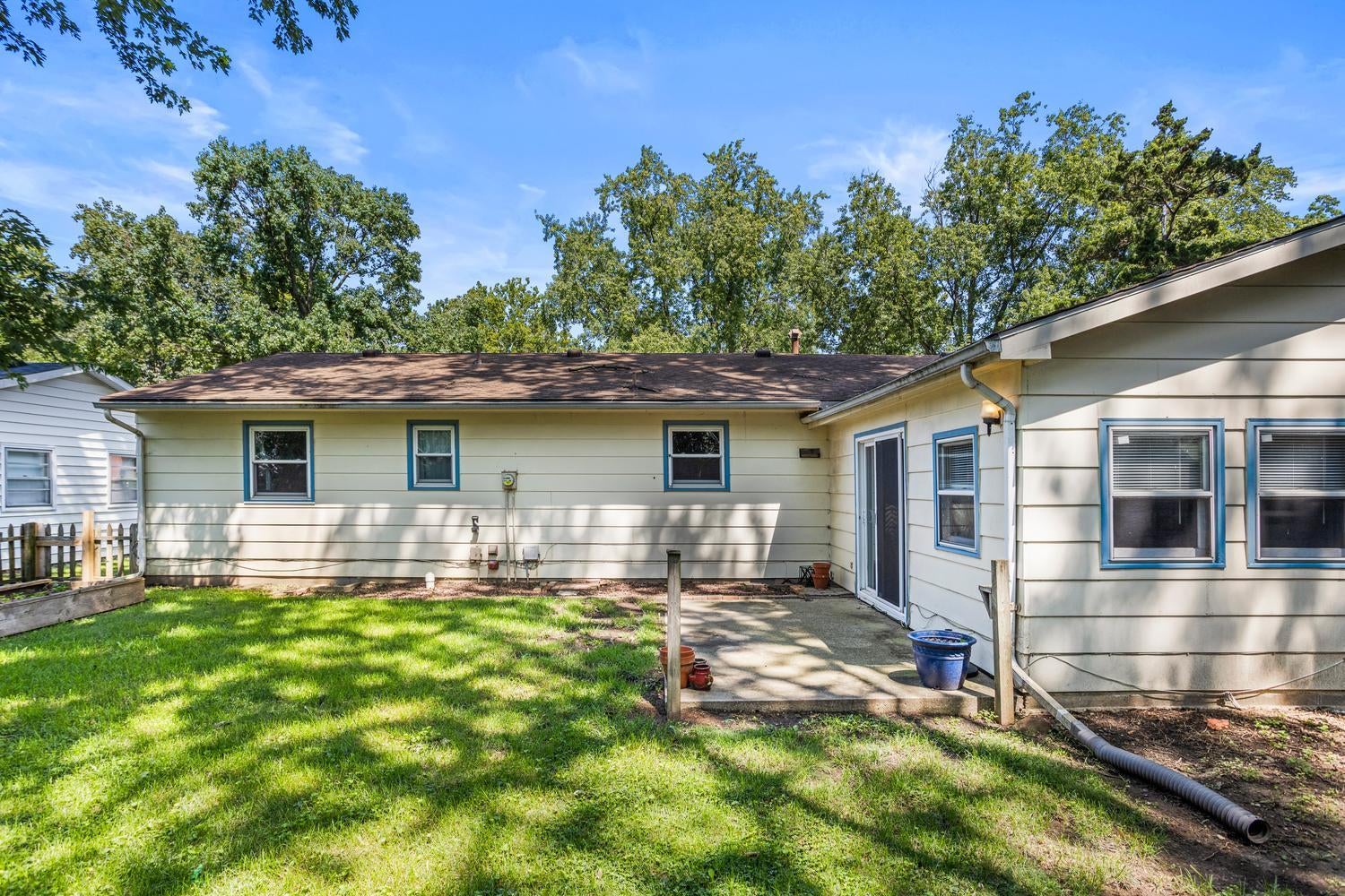2305 GLENOAK Drive