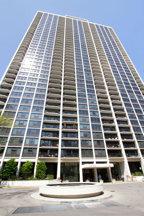 1560 N Sandburg Terrace 1508J Chicago IL 60610