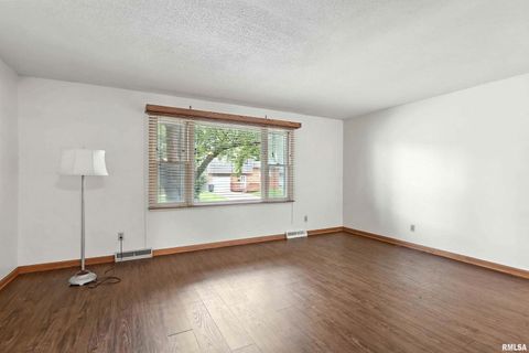 Tiny photo for 3011 N PINE Street, Davenport, IA 52804 (MLS # QC4266083)