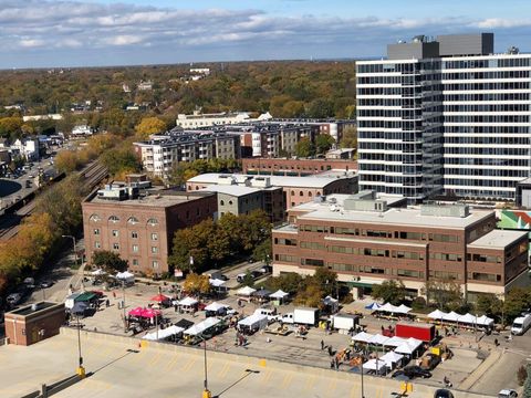 Tiny photo for 1720 Maple Avenue #2710, Evanston, IL 60201 (MLS # 12577672)