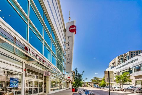 Tiny photo for 1720 Maple Avenue #2710, Evanston, IL 60201 (MLS # 12577672)