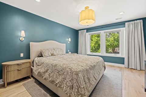 Tiny photo for 527 Woodbine Avenue, Oak Park, IL 60302 (MLS # 12643888)