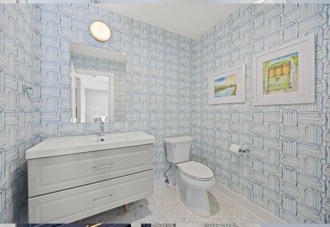 Tiny photo for 527 Woodbine Avenue, Oak Park, IL 60302 (MLS # 12643888)