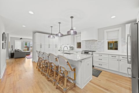 Tiny photo for 527 Woodbine Avenue, Oak Park, IL 60302 (MLS # 12643888)
