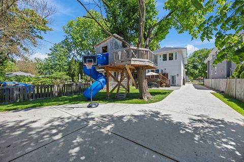Tiny photo for 527 Woodbine Avenue, Oak Park, IL 60302 (MLS # 12643888)