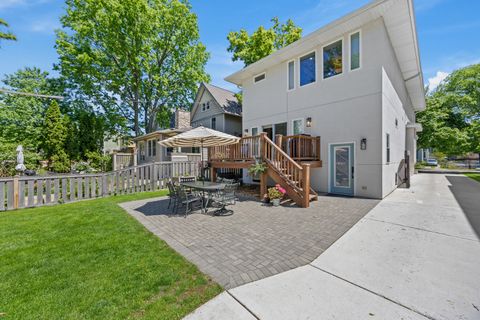 Tiny photo for 527 Woodbine Avenue, Oak Park, IL 60302 (MLS # 12643888)