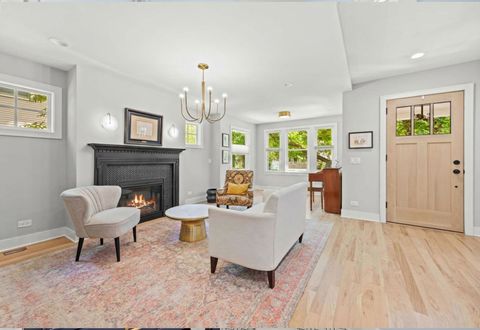 Tiny photo for 527 Woodbine Avenue, Oak Park, IL 60302 (MLS # 12643888)