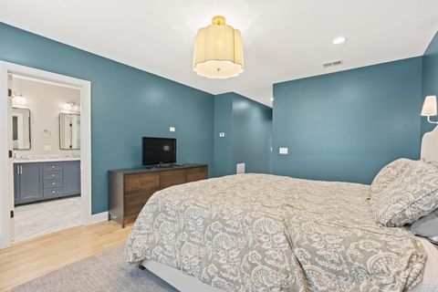 Tiny photo for 527 Woodbine Avenue, Oak Park, IL 60302 (MLS # 12643888)