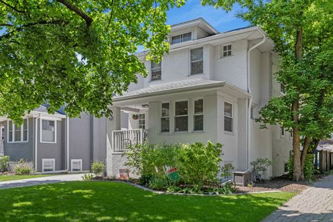 Photo of 527 Woodbine Avenue, Oak Park, IL 60302 (MLS # 12643888)