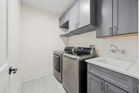 Tiny photo for 527 Woodbine Avenue, Oak Park, IL 60302 (MLS # 12643888)