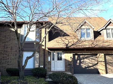 Photo of 28 Queens Court #28, Westchester, IL 60154 (MLS # 12576670)