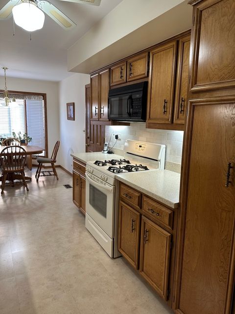 Tiny photo for 28 Queens Court #28, Westchester, IL 60154 (MLS # 12576670)