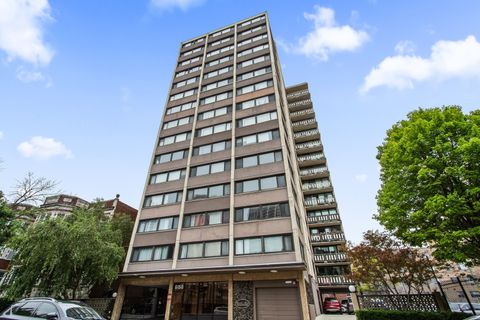 Photo of 6150 N Kenmore Avenue #15B, Chicago, IL 60660 (MLS # 12451077)