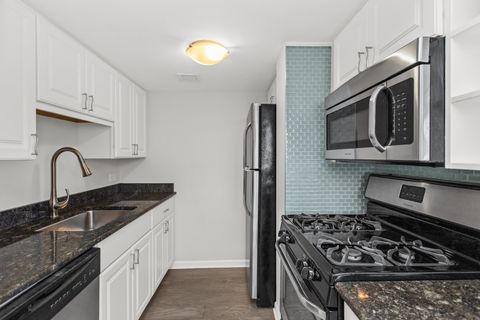 Tiny photo for 6150 N Kenmore Avenue #15B, Chicago, IL 60660 (MLS # 12451077)