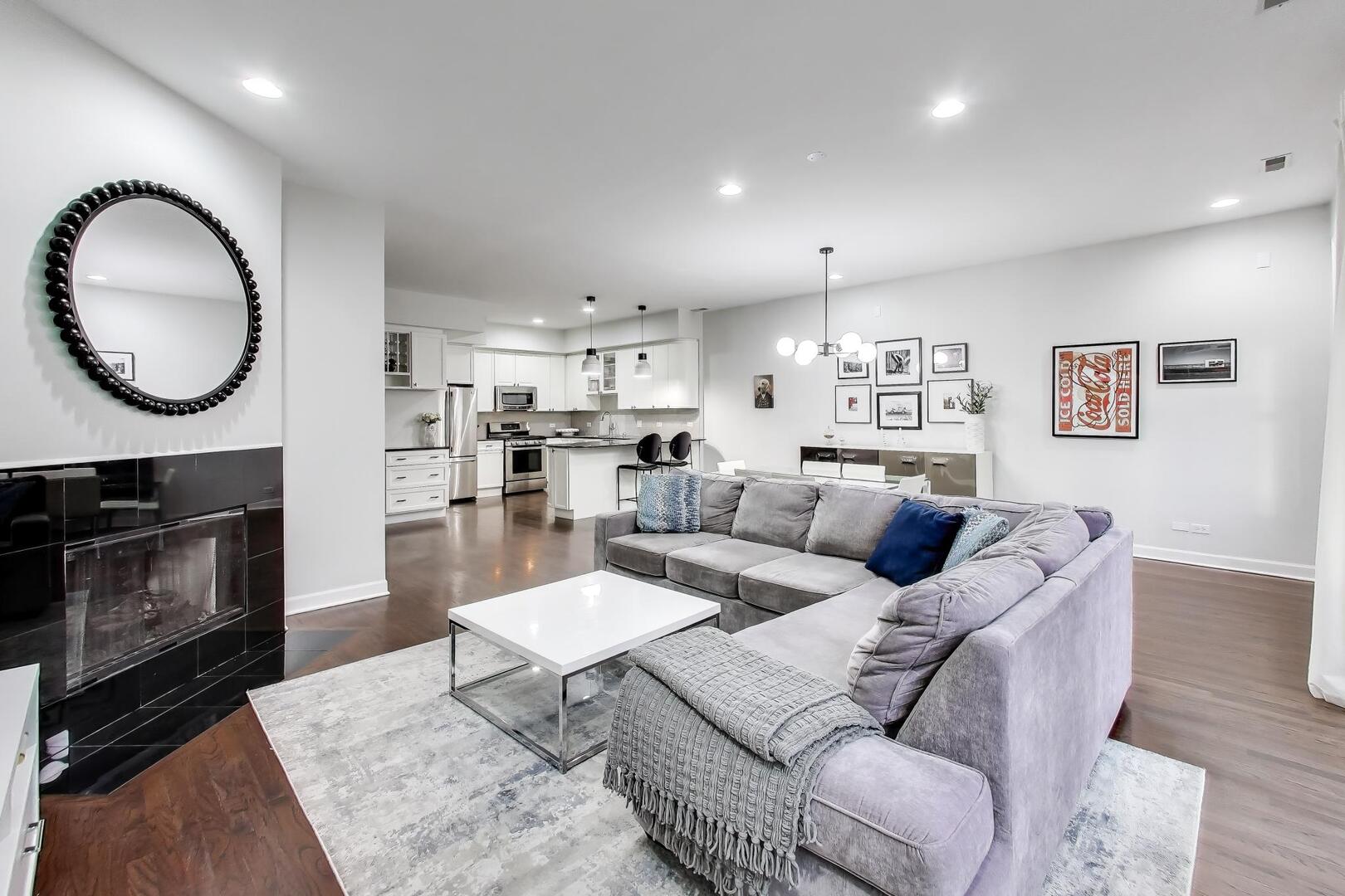 1350 W BELMONT Avenue B