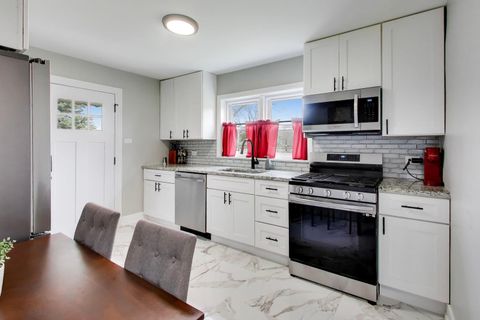 Tiny photo for 321 S Gilbert Avenue, La Grange, IL 60525 (MLS # 12604640)