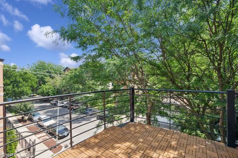 Tiny photo for 2329 N Oakley Avenue #3E, Chicago, IL 60647 (MLS # 12450505)