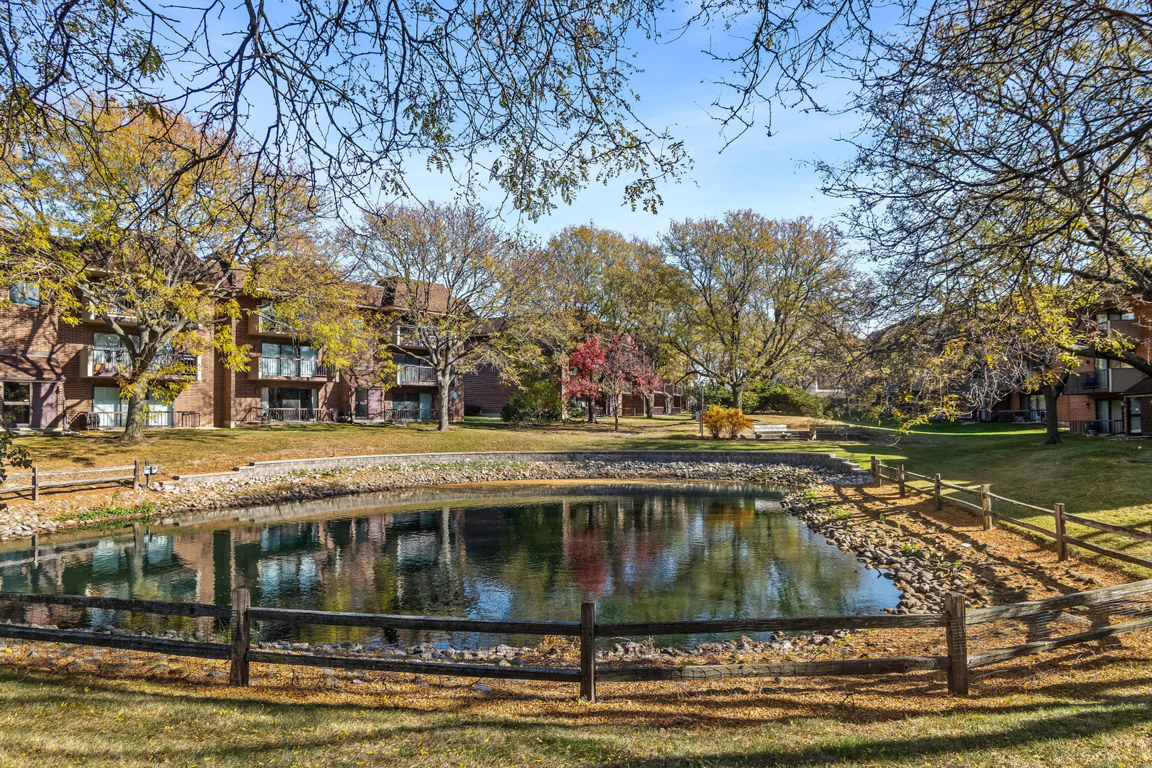 Lombard, Illinois 60148, United States, 2 Bedrooms Bedrooms, ,2 BathroomsBathrooms,Residential,Active,240657