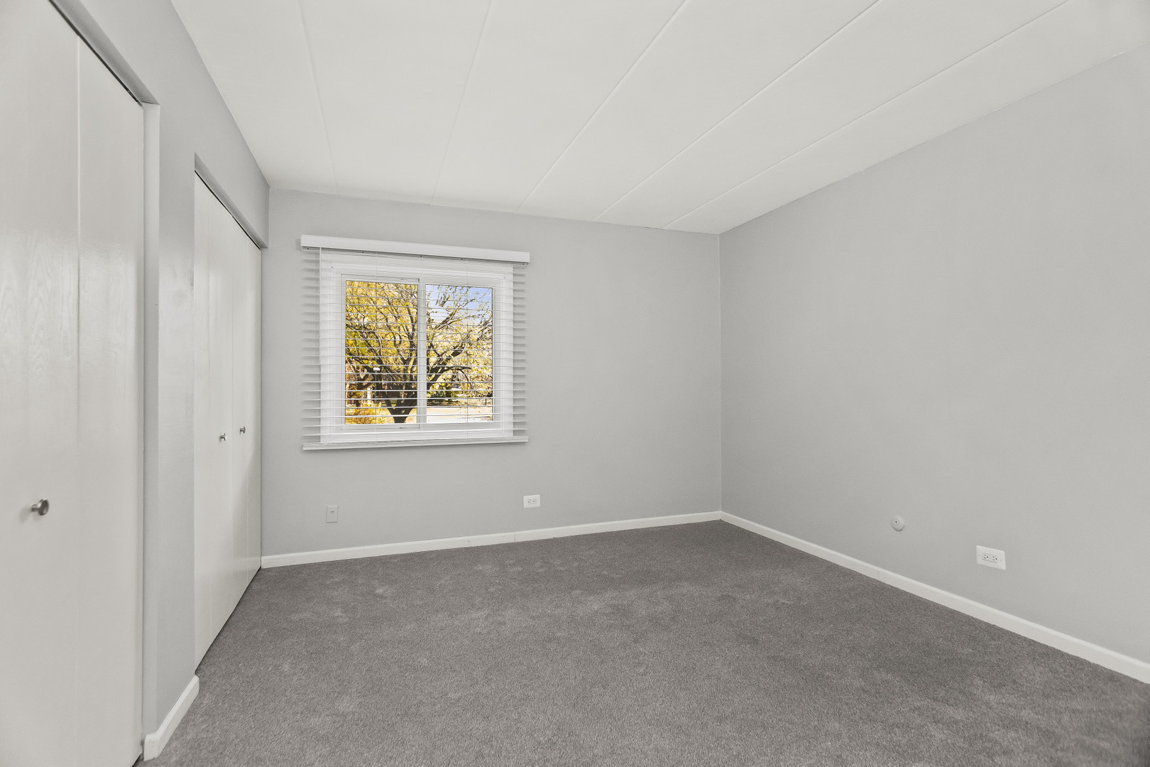 Lombard, Illinois 60148, United States, 2 Bedrooms Bedrooms, ,2 BathroomsBathrooms,Residential,Active,240657