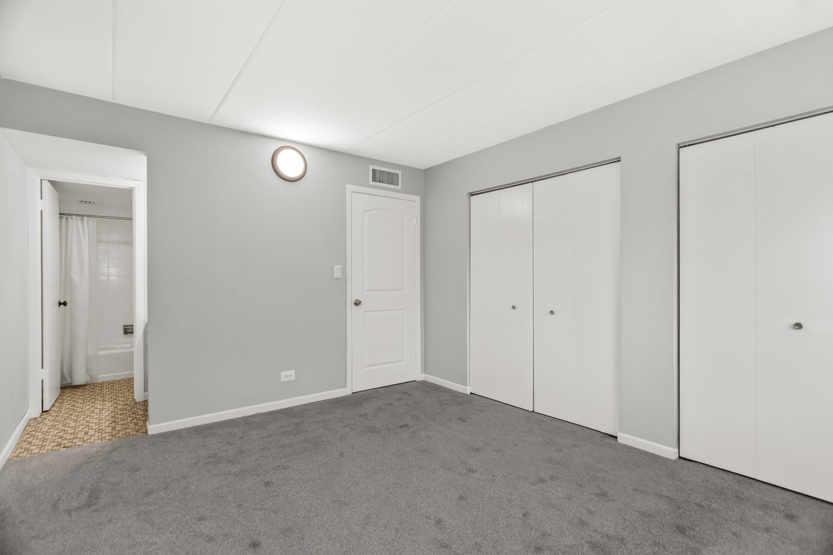 Lombard, Illinois 60148, United States, 2 Bedrooms Bedrooms, ,2 BathroomsBathrooms,Residential,Active,240657