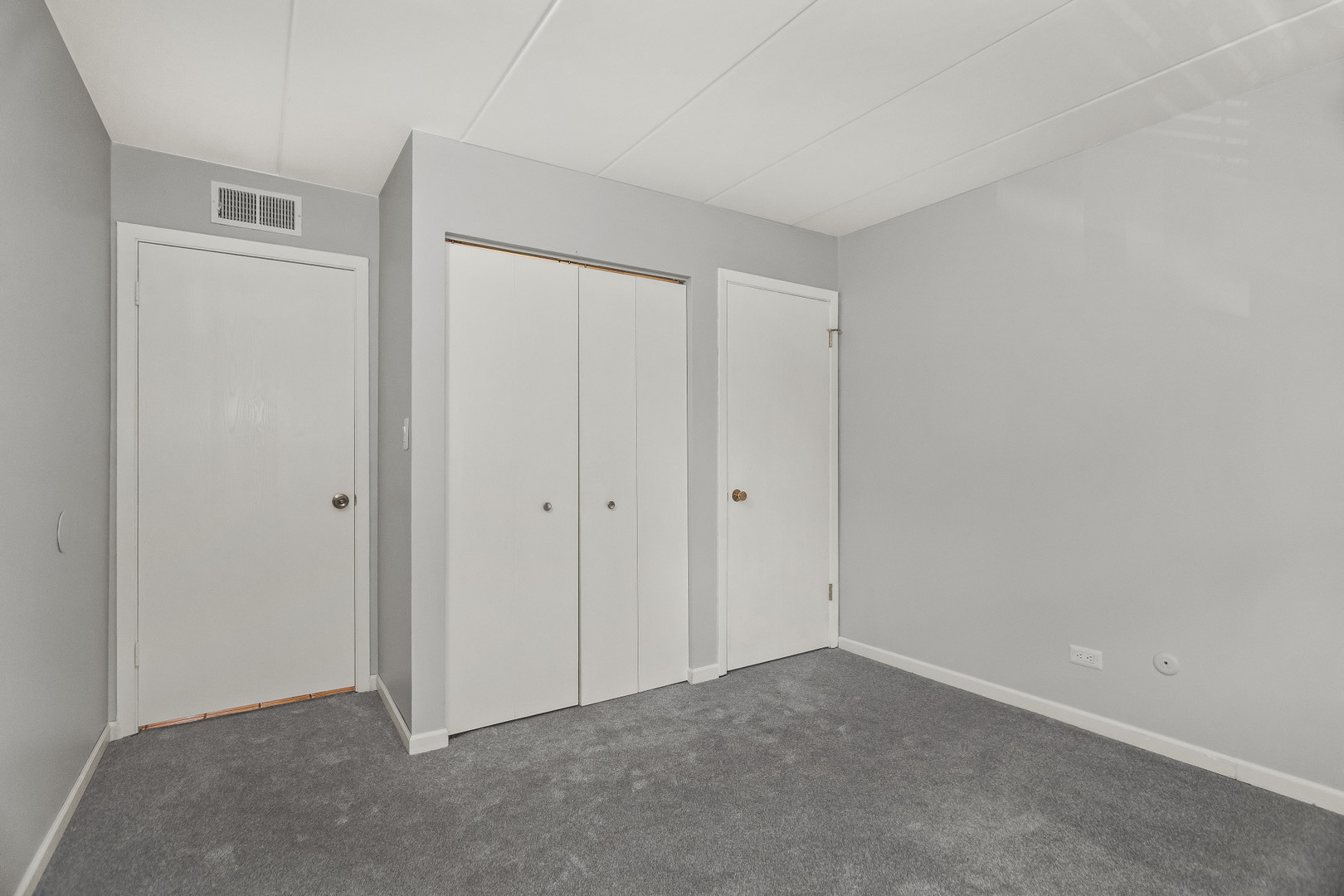 Lombard, Illinois 60148, United States, 2 Bedrooms Bedrooms, ,2 BathroomsBathrooms,Residential,Active,240657