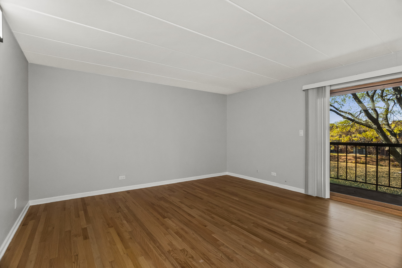 Lombard, Illinois 60148, United States, 2 Bedrooms Bedrooms, ,2 BathroomsBathrooms,Residential,Active,240657