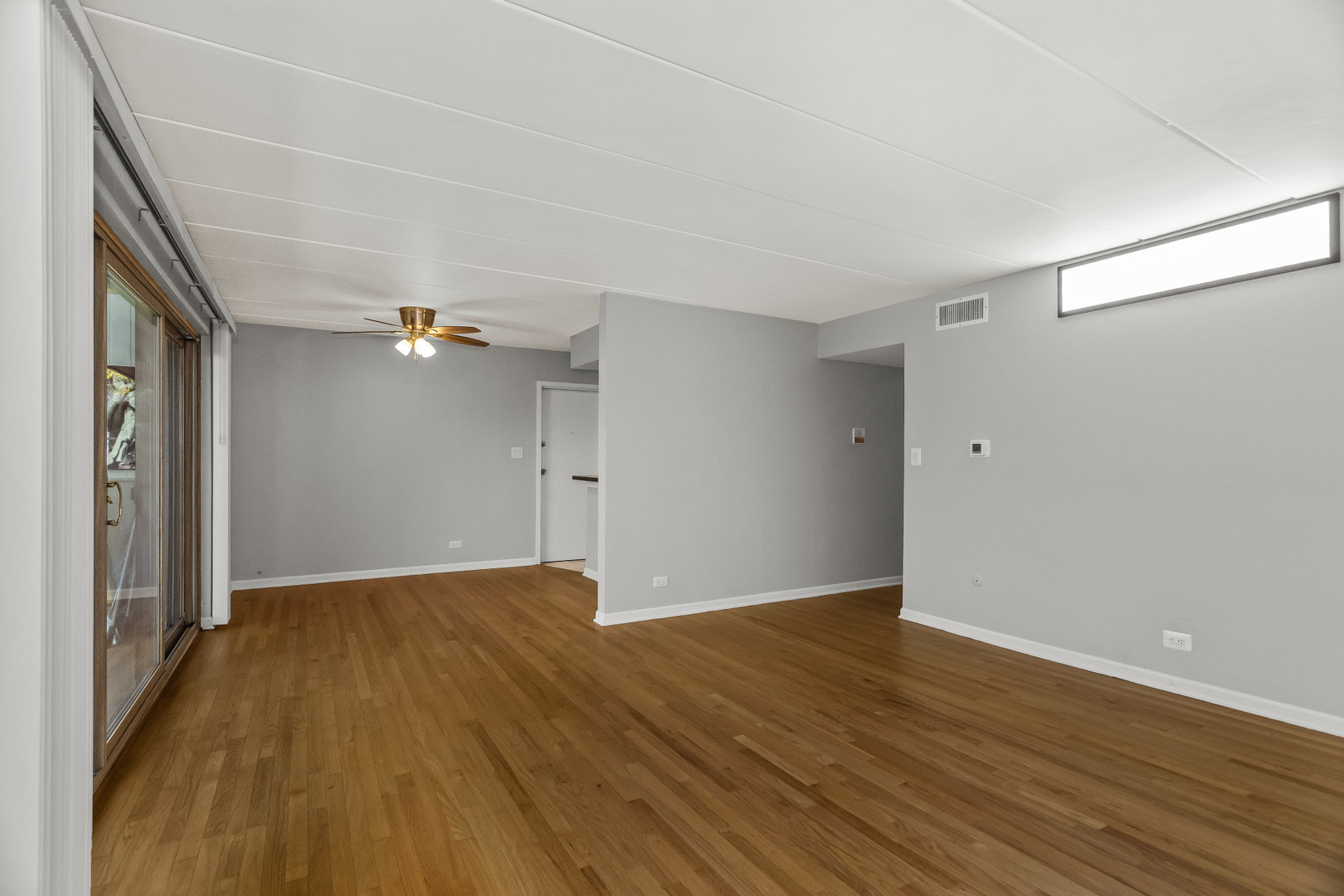 Lombard, Illinois 60148, United States, 2 Bedrooms Bedrooms, ,2 BathroomsBathrooms,Residential,Active,240657