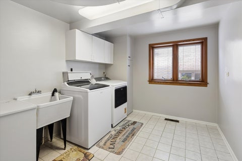 Tiny photo for 4421 W Lunt Avenue, Lincolnwood, IL 60712 (MLS # 12791739)