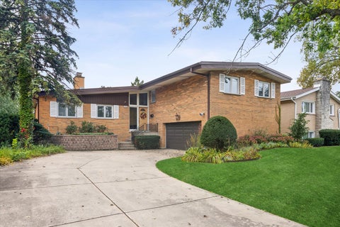 Photo of 4421 W Lunt Avenue, Lincolnwood, IL 60712 (MLS # 12791739)