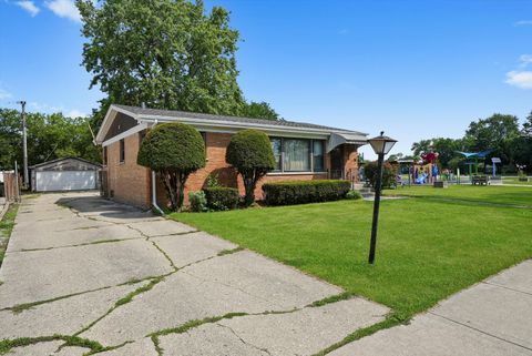 Tiny photo for 1003 W Hillside Drive, Bensenville, IL 60106 (MLS # 12464309)