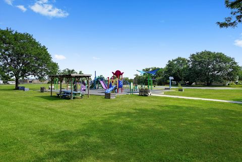 Tiny photo for 1003 W Hillside Drive, Bensenville, IL 60106 (MLS # 12464309)