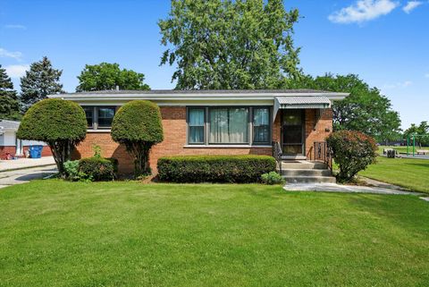 Photo of 1003 W Hillside Drive, Bensenville, IL 60106 (MLS # 12464309)