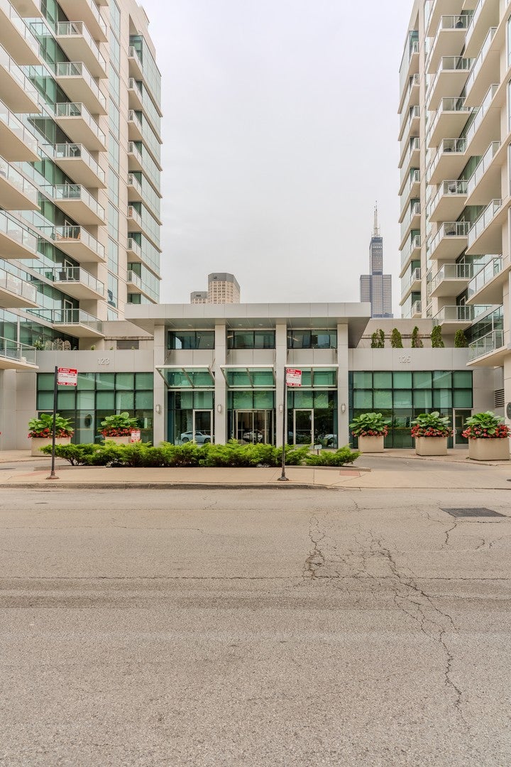 123 S Green Street 506B