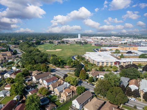 Tiny photo for 2508 Kenilworth Avenue, Berwyn, IL 60402 (MLS # 12520887)